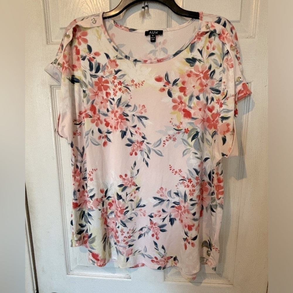 NWOT A.U.W. Floral Design Top With Short Cuffed sleeves with Button Details.